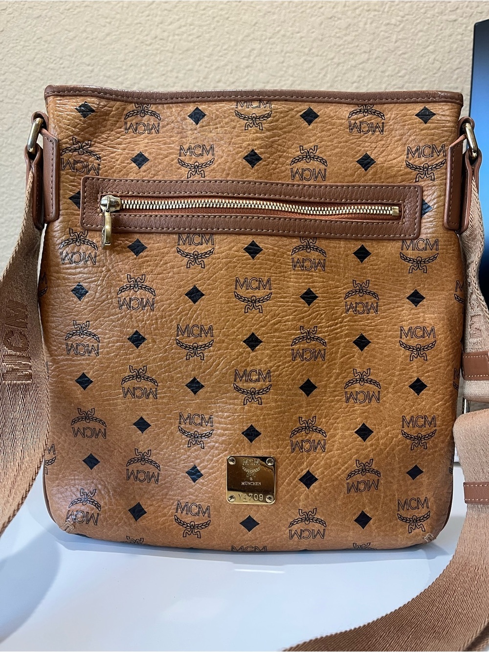 MCM COGNAC VISETOS 2 SIDED MESSENGER SLING BAG - Picture 2 of 15
